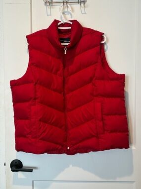 Lands' End Women's Down filled Red Quilted Puffer Vest. B17